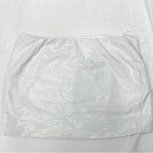 White and silver mini skirt - Picture 2 of 2
